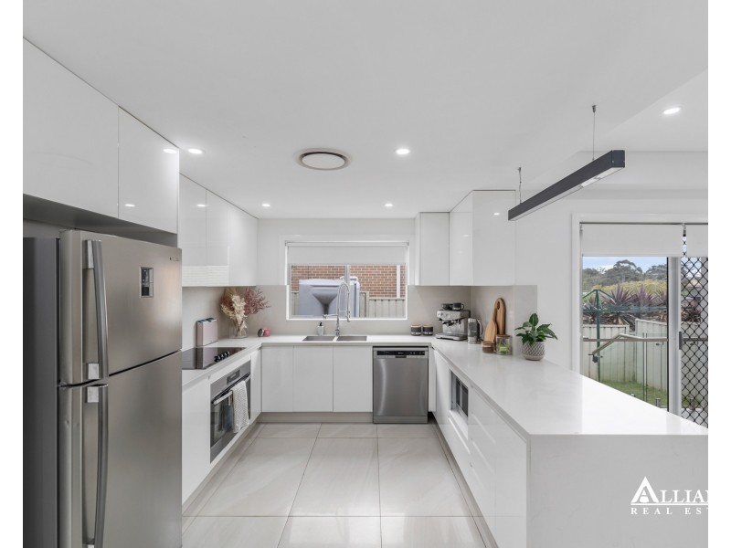 1a Drysdale Avenue, Picnic Point NSW 2213
