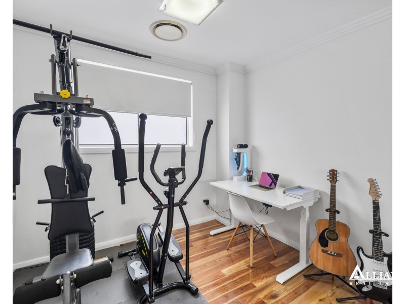 1a Drysdale Avenue, Picnic Point NSW 2213