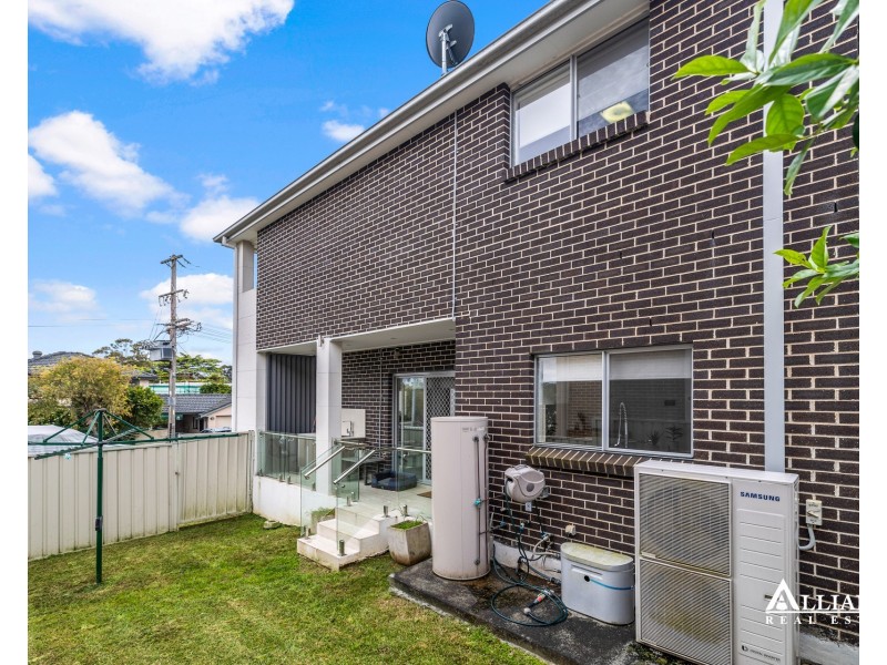1a Drysdale Avenue, Picnic Point NSW 2213