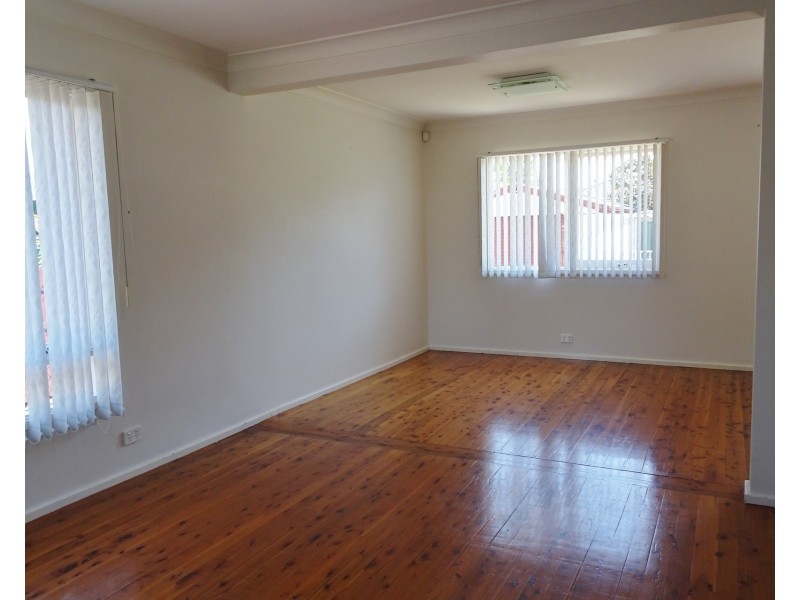 10 Zonnebeke Crescent, Milperra NSW 2214