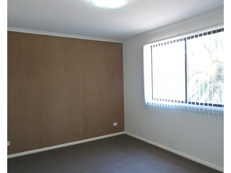 10 Zonnebeke Crescent, Milperra NSW 2214