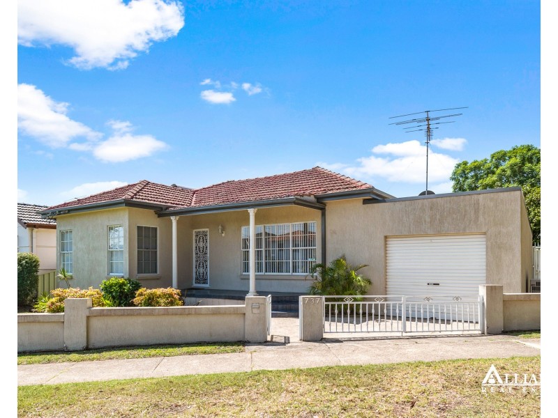 737 Henry Lawson Drive, East Hills NSW 2213
