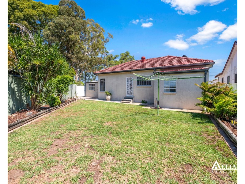 737 Henry Lawson Drive, East Hills NSW 2213