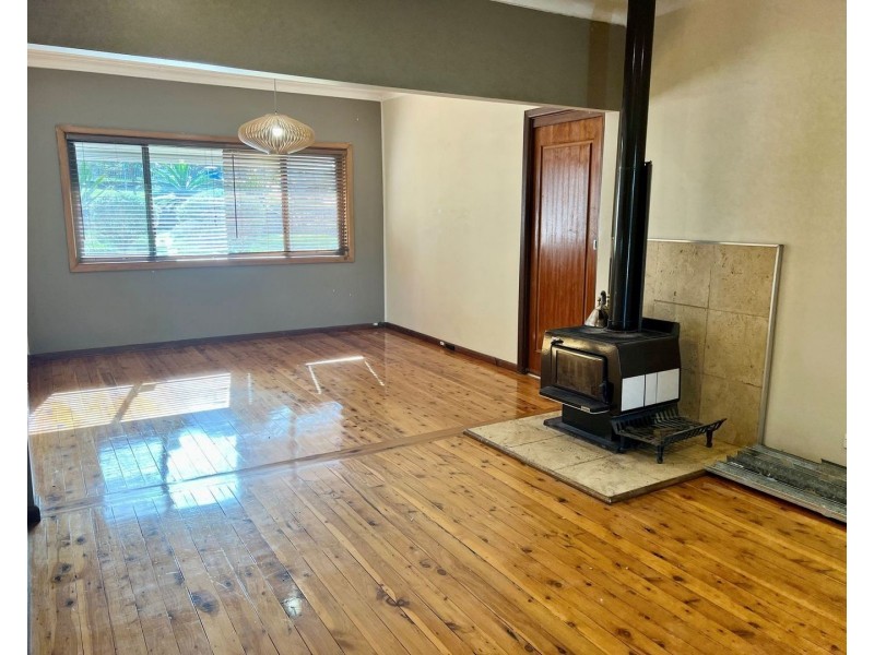 85 Burns Road, Picnic Point NSW 2213