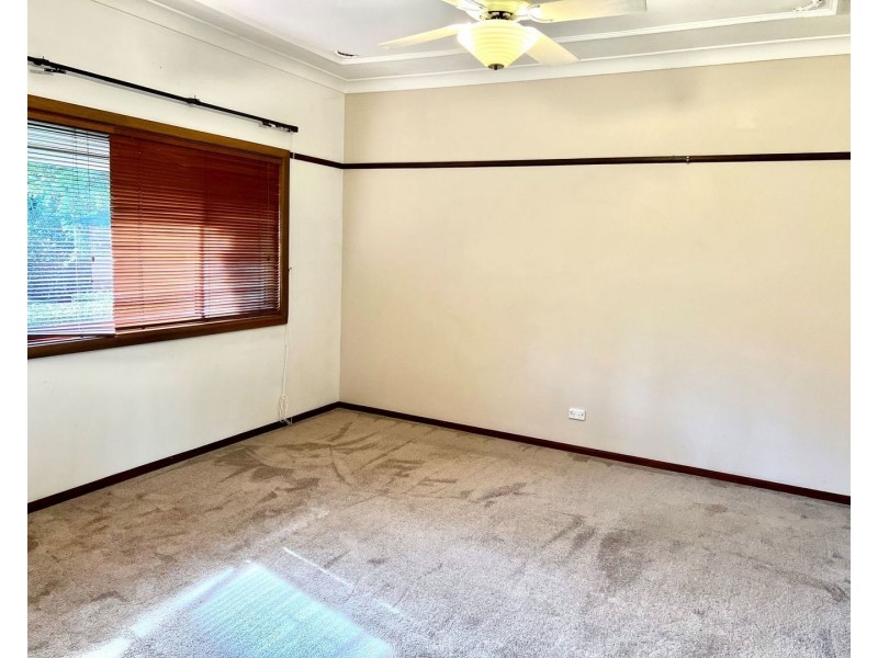 85 Burns Road, Picnic Point NSW 2213