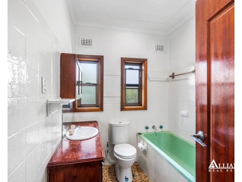 85 Burns Road, Picnic Point NSW 2213