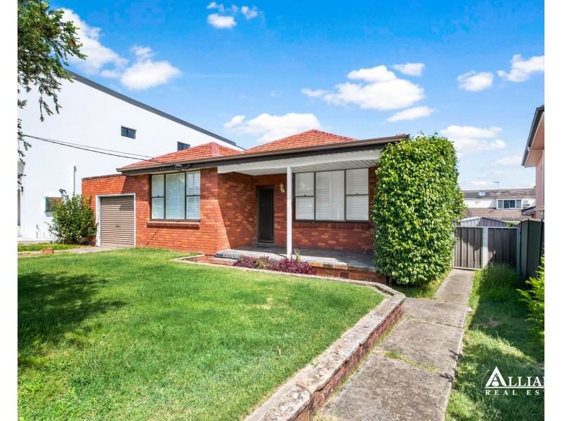 8 Kathleen Parade, Picnic Point NSW 2213