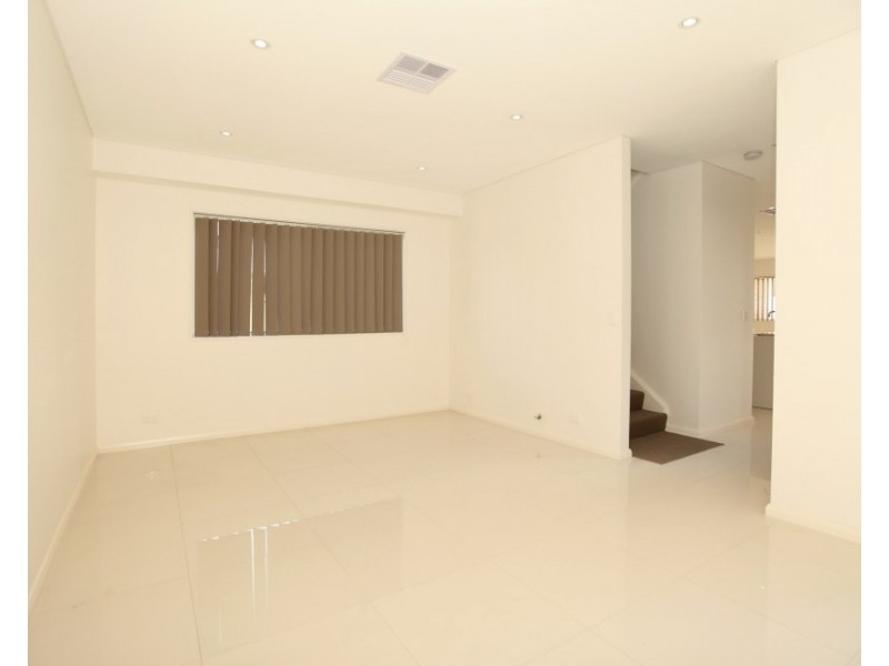913 Henry Lawson Drive, Picnic Point NSW 2213