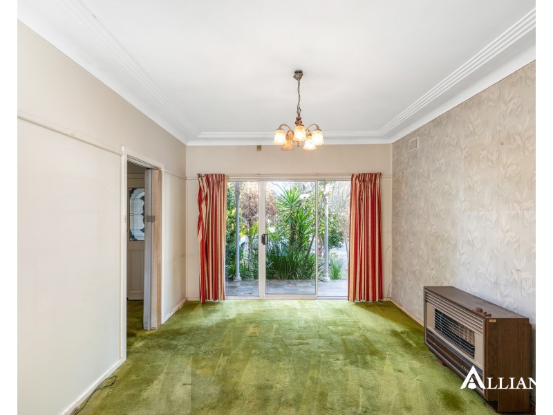 24 Parkview Avenue, Picnic Point NSW 2213