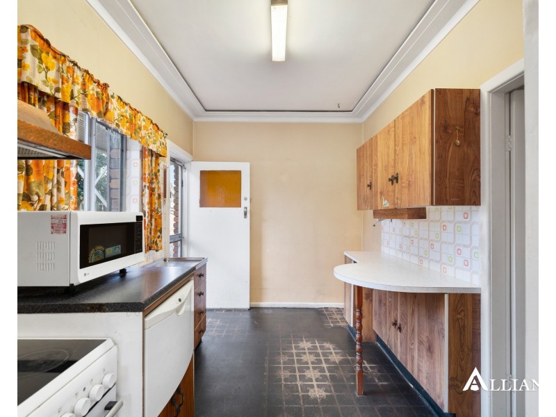 24 Parkview Avenue, Picnic Point NSW 2213