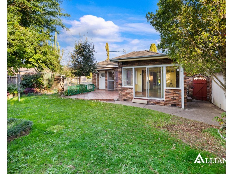 24 Parkview Avenue, Picnic Point NSW 2213