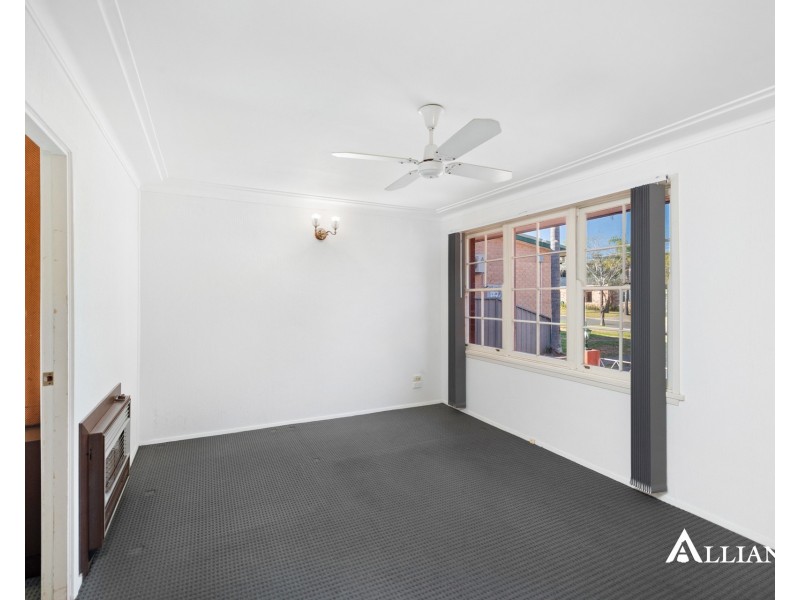 12 Eileen Street, Picnic Point NSW 2213
