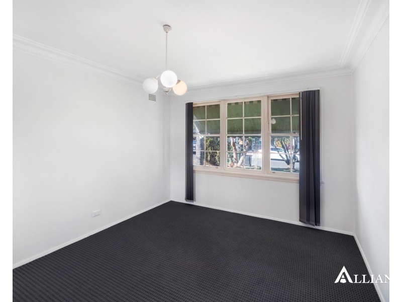 12 Eileen Street, Picnic Point NSW 2213