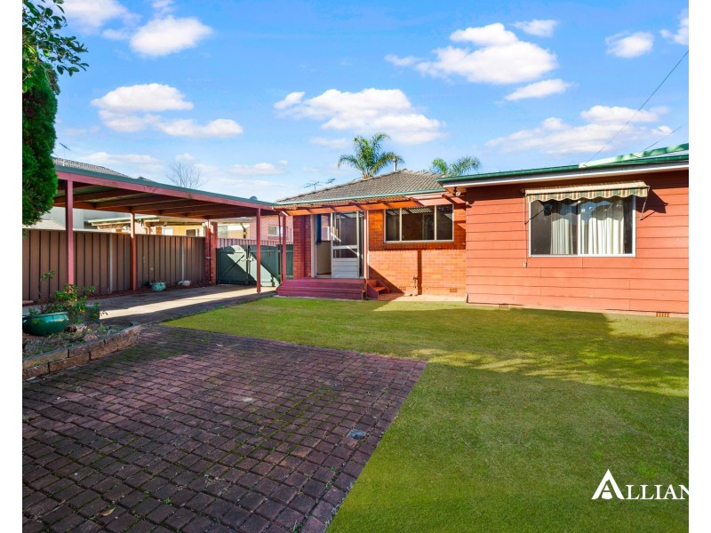 12 Eileen Street, Picnic Point NSW 2213