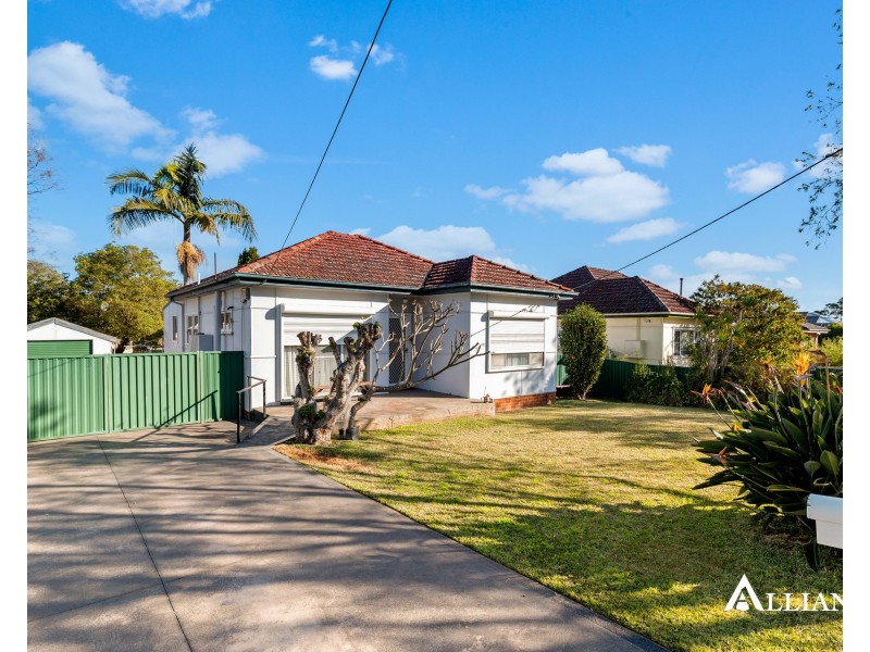 14 Colleen Avenue, Picnic Point NSW 2213