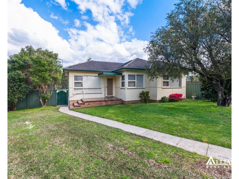 17 Claverdon Avenue, Picnic Point NSW 2213