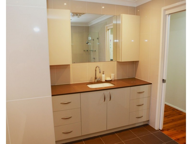 9 Lone Pine Avenue, Milperra NSW 2214