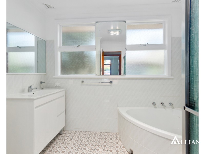 40 Monie Avenue, East Hills NSW 2213