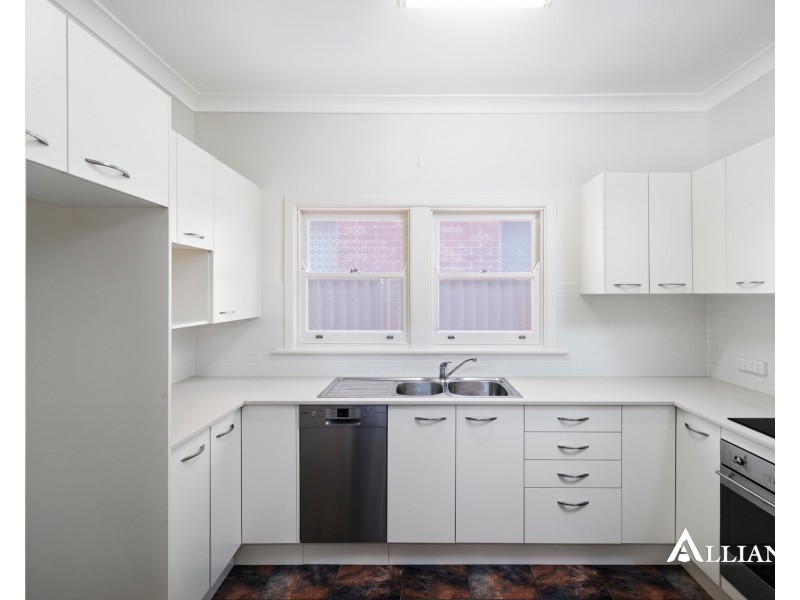 33 Kennedy Street, Picnic Point NSW 2213