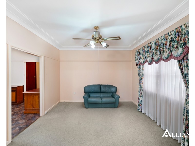 33 Kennedy Street, Picnic Point NSW 2213