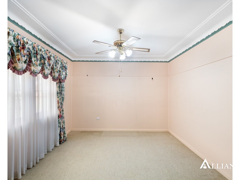 33 Kennedy Street, Picnic Point NSW 2213