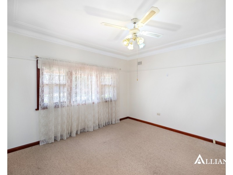 33 Kennedy Street, Picnic Point NSW 2213