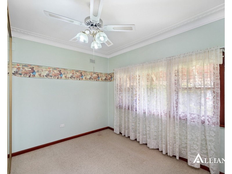 33 Kennedy Street, Picnic Point NSW 2213