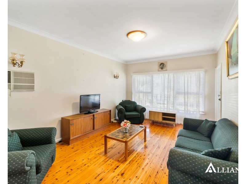 7 Toby Crescent, Panania NSW 2213