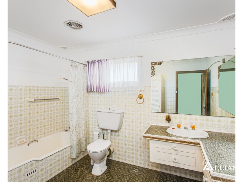 20 Kelvin Parade, Picnic Point NSW 2213