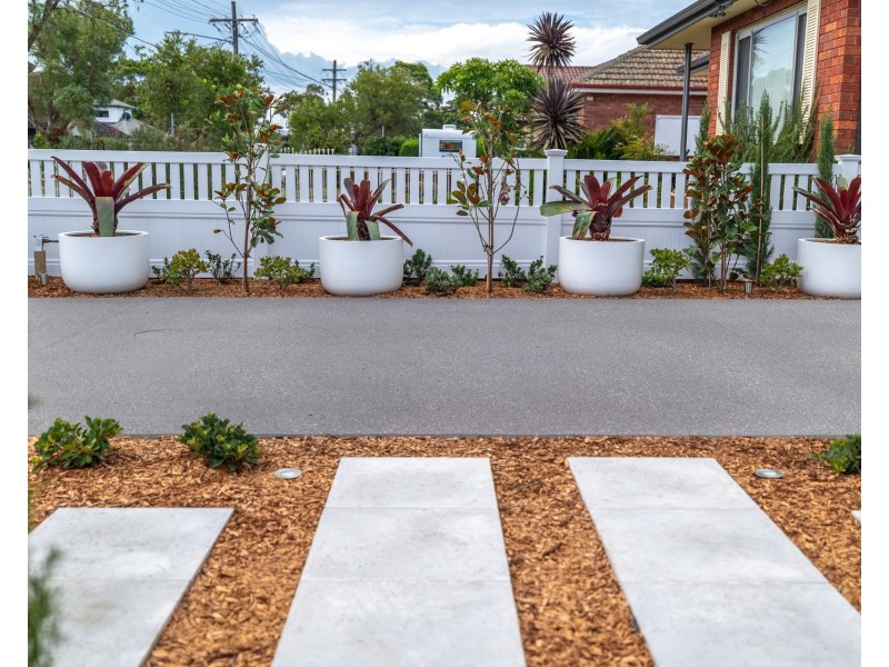 9 Parkview Avenue, Picnic Point NSW 2213