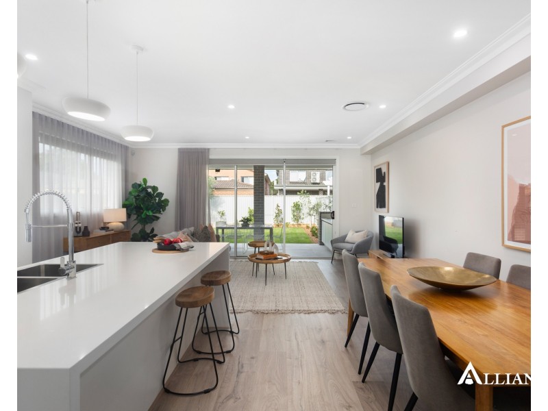 9 Parkview Avenue, Picnic Point NSW 2213