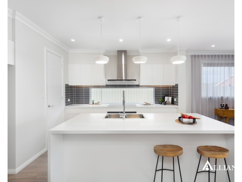 9 Parkview Avenue, Picnic Point NSW 2213
