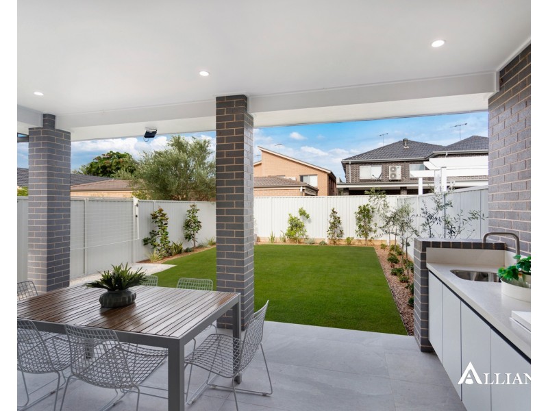 9 Parkview Avenue, Picnic Point NSW 2213