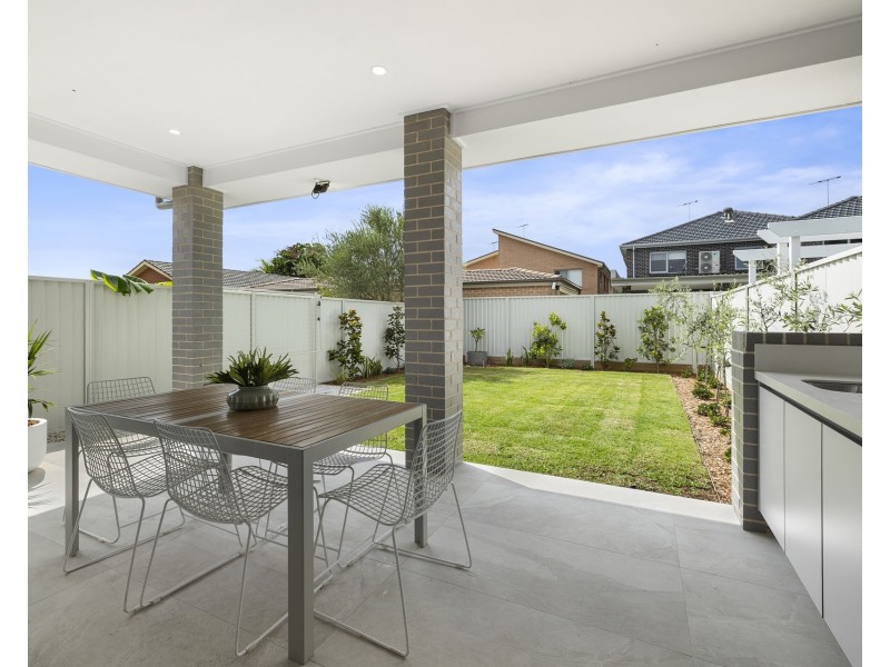9 Parkview Avenue, Picnic Point NSW 2213