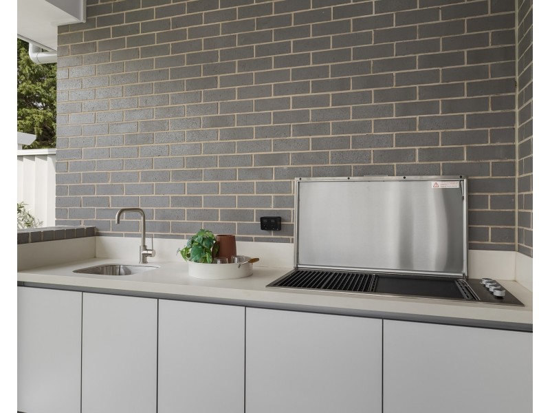9 Parkview Avenue, Picnic Point NSW 2213
