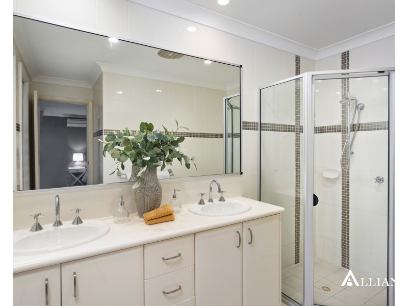 32 Eucalyptus Court, Picnic Point NSW 2213