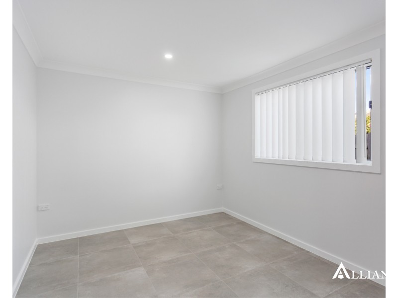 1/597 Henry Lawson Drive, East Hills NSW 2213