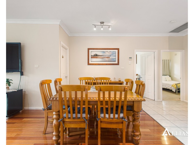 17 Graham Place, Picnic Point NSW 2213