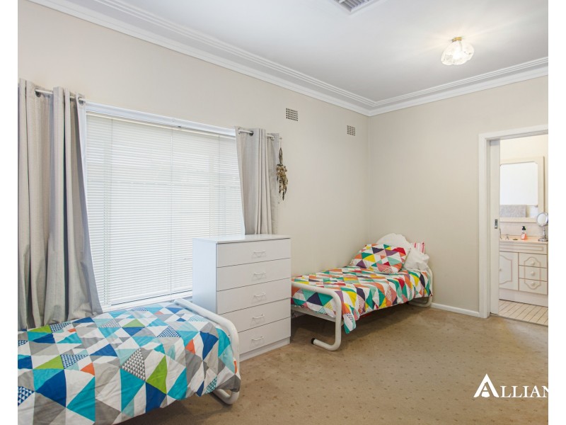 17 Graham Place, Picnic Point NSW 2213