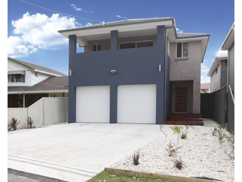 913 Henry Lawson Drive, Picnic Point NSW 2213