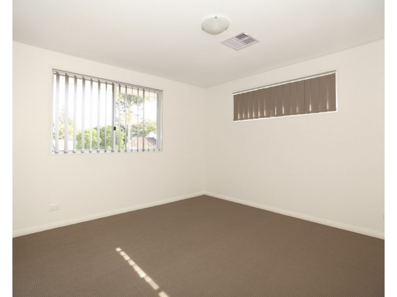 913 Henry Lawson Drive, Picnic Point NSW 2213