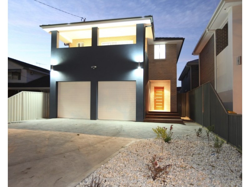 913 Henry Lawson Drive, Picnic Point NSW 2213