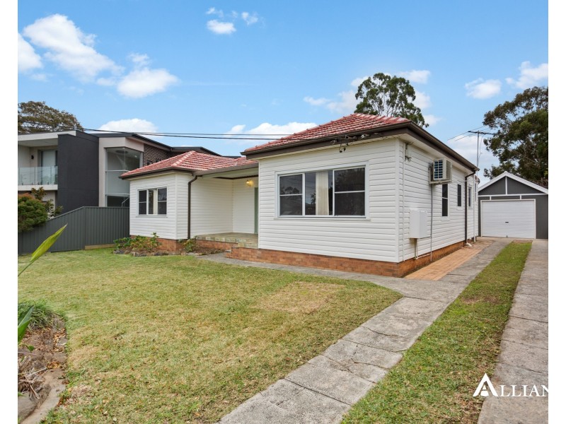 5 Colleen Avenue, Picnic Point NSW 2213
