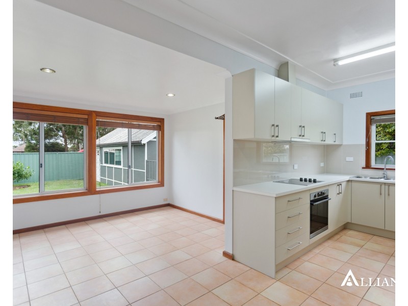 5 Colleen Avenue, Picnic Point NSW 2213