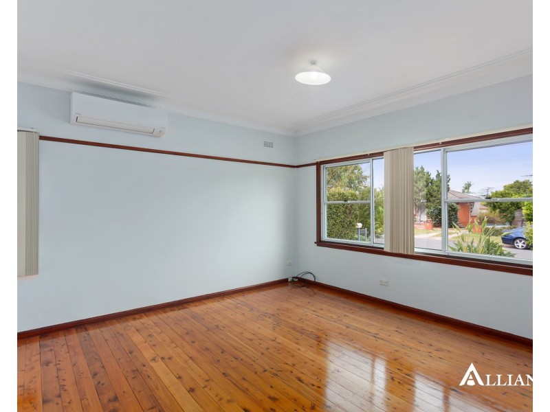 5 Colleen Avenue, Picnic Point NSW 2213