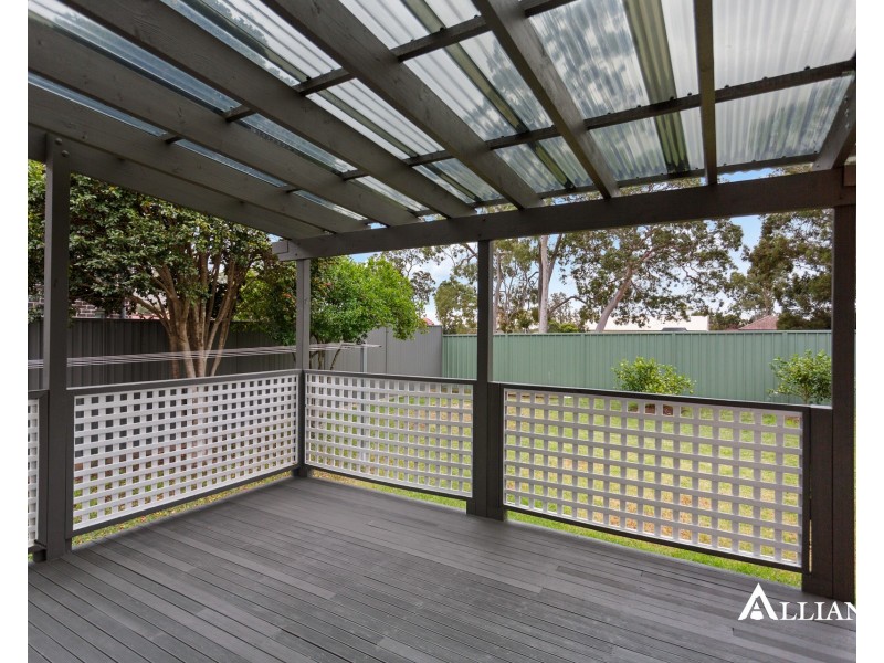 5 Colleen Avenue, Picnic Point NSW 2213
