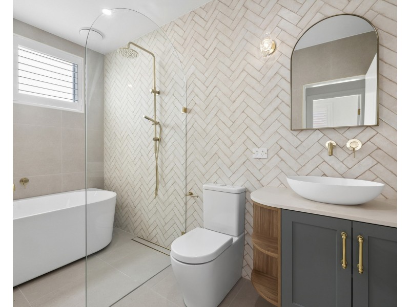 32 Kathleen Parade, Picnic Point NSW 2213