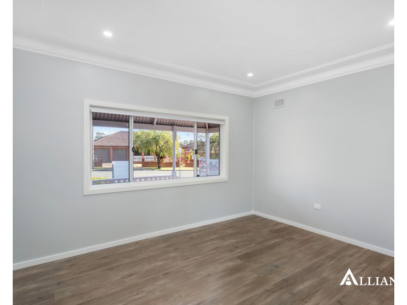 33 Kennedy Street, Picnic Point NSW 2213