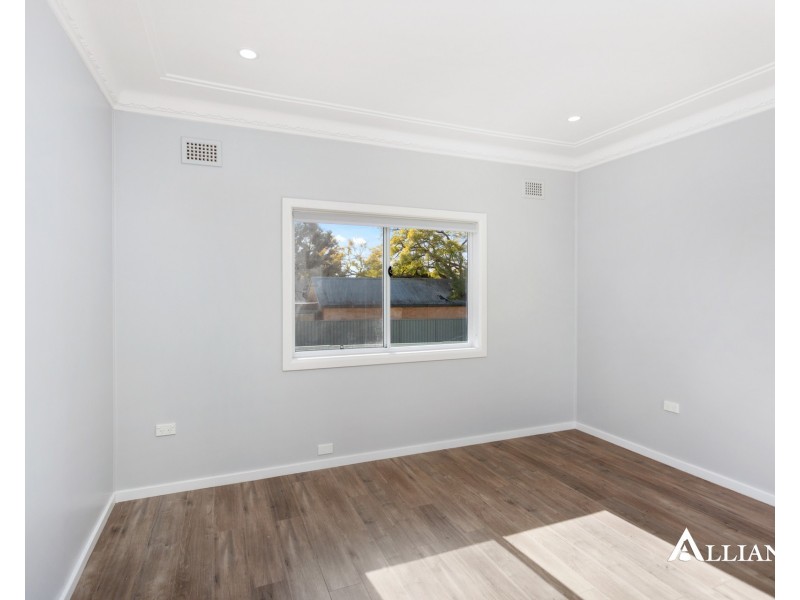 33 Kennedy Street, Picnic Point NSW 2213
