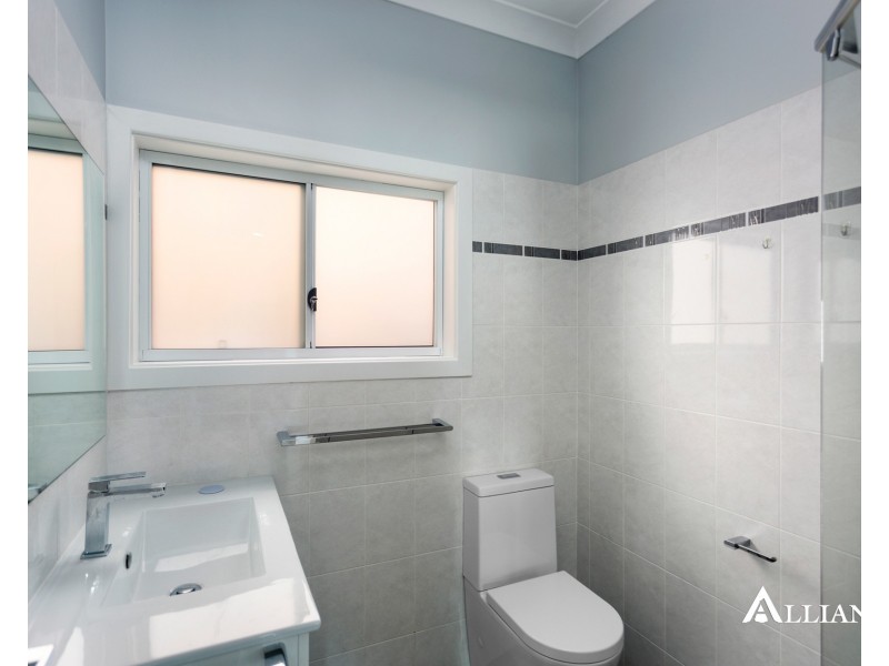 33 Kennedy Street, Picnic Point NSW 2213